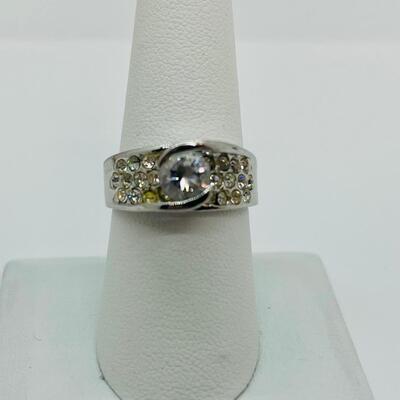 Lot 92: Costume Rings size 8 and Glittery Pierced Earrings