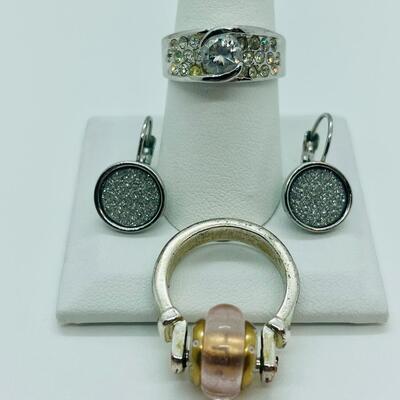 Lot 92: Costume Rings size 8 and Glittery Pierced Earrings
