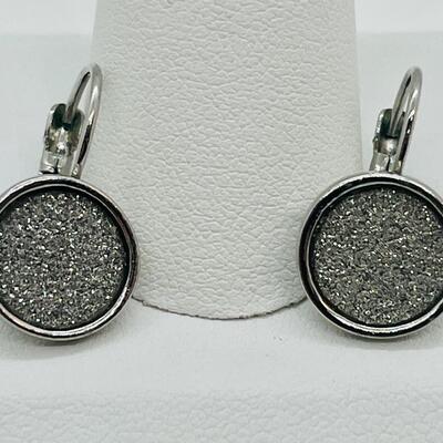 Lot 92: Costume Rings size 8 and Glittery Pierced Earrings