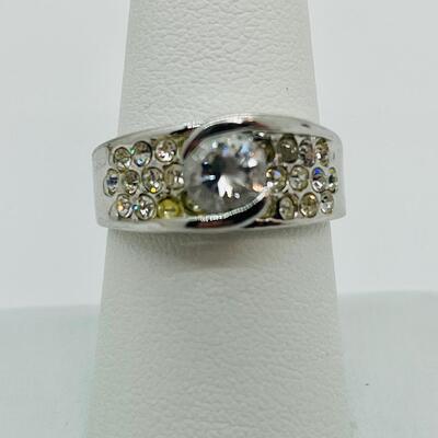 Lot 92: Costume Rings size 8 and Glittery Pierced Earrings