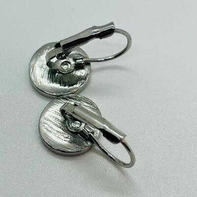 Lot 92: Costume Rings size 8 and Glittery Pierced Earrings