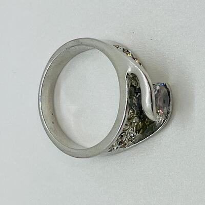 Lot 92: Costume Rings size 8 and Glittery Pierced Earrings