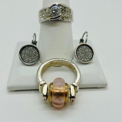 Lot 92: Costume Rings size 8 and Glittery Pierced Earrings