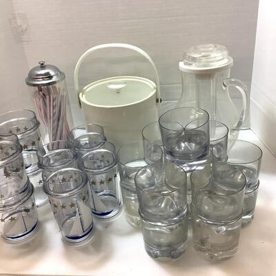 G582 Nautical Plastic Cups & Ice Bucket Lot