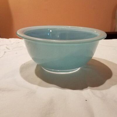 Vintage Pyrex robin egg blue bowl