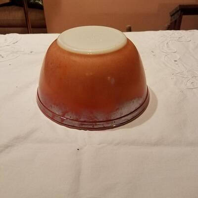 Vintage Pyrex â€œOld Orchardâ€ ombrÃ© bowl