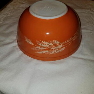 Vintage Pyrex orange wheat bowl