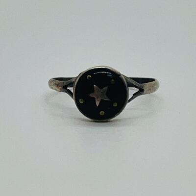 Lot 95 Vintage Sterling ring, Sun & Stars. Sz. 5
