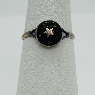 Lot 95 Vintage Sterling ring, Sun & Stars. Sz. 5