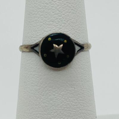 Lot 95 Vintage Sterling ring, Sun & Stars. Sz. 5