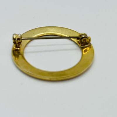 Lot 99: Four Brooches / Pin lot