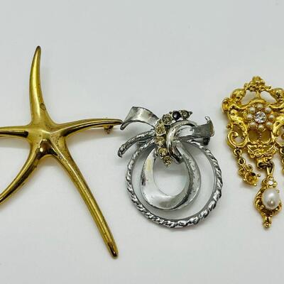 Lot 104: Vintage Costume Brooch lot
