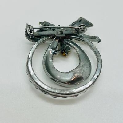 Lot 104: Vintage Costume Brooch lot