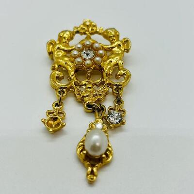 Lot 104: Vintage Costume Brooch lot
