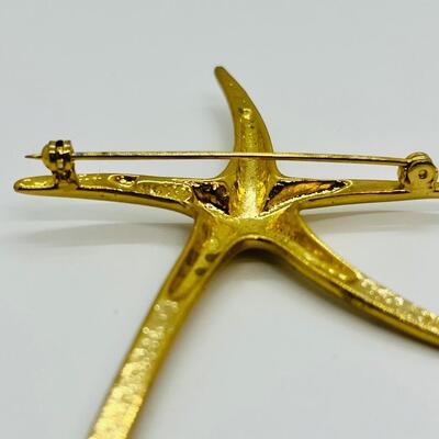 Lot 104: Vintage Costume Brooch lot