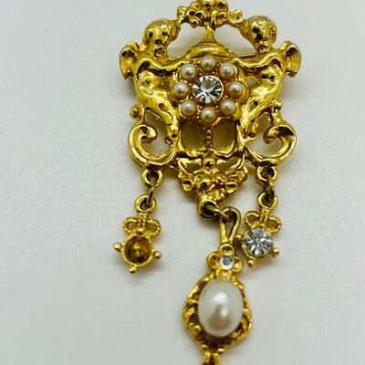 Lot 104: Vintage Costume Brooch lot