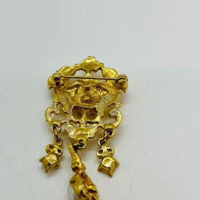 Lot 104: Vintage Costume Brooch lot