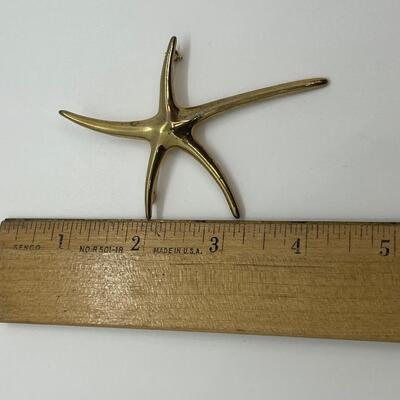 Lot 104: Vintage Costume Brooch lot