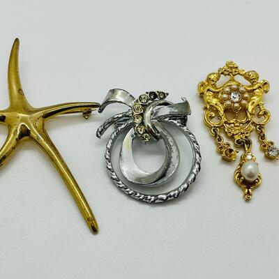 Lot 104: Vintage Costume Brooch lot