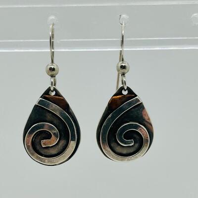 Lot 106: Vintage Gardella Sterling Silver Pierced Earrings