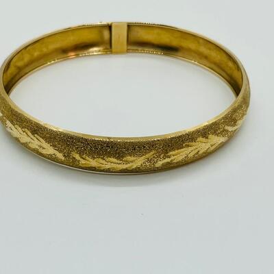 Lot 111: 10k Marked B&M Yellow Gold Latching Bangle Bracelet