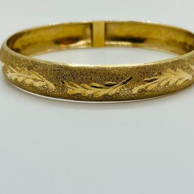 Lot 111: 10k Marked B&M Yellow Gold Latching Bangle Bracelet