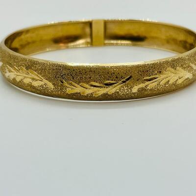 Lot 111: 10k Marked B&M Yellow Gold Latching Bangle Bracelet