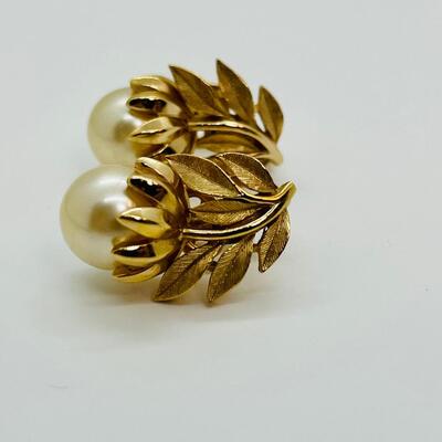 Lot 112: Vintage Crown Trifari Goldtone Flower Faux Pearl Clip-On Earrings