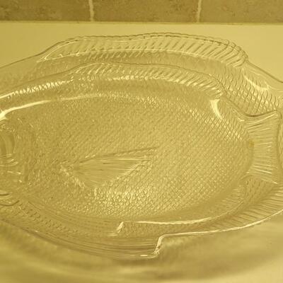 Lot 19: (2) Large Plastic Fish Platters