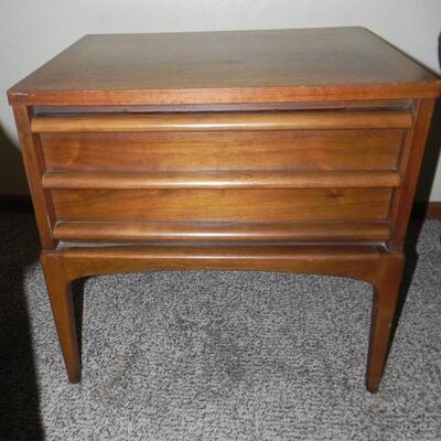 LOT 166  LANE WOODEN SIDE TABLE