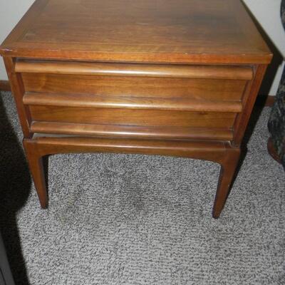 LOT 166  LANE WOODEN SIDE TABLE