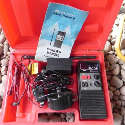 LOT 177  MIDLAND READY RESCUE CB RADIO & WORK LIGHT