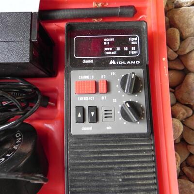 LOT 177  MIDLAND READY RESCUE CB RADIO & WORK LIGHT