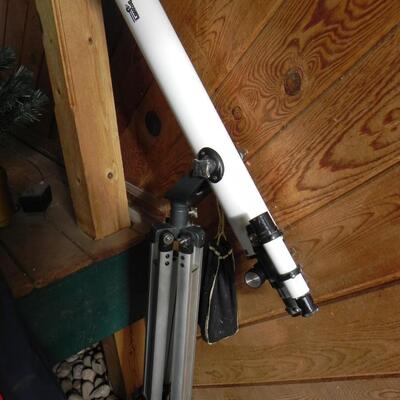 LOT 175  DISCOVERY TELESCOPE