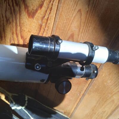 LOT 175  DISCOVERY TELESCOPE