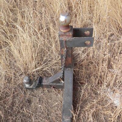 LOT 181  HOOKUP/TOW BAR/BALLS STAND