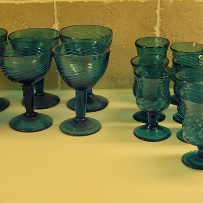 Lot 29: Blown Swirl Glass - Turquoise Blue -
