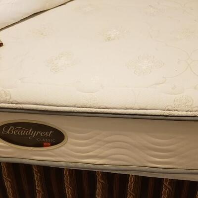 Full Size Bed WIth Linen and Beautyrest Mattress