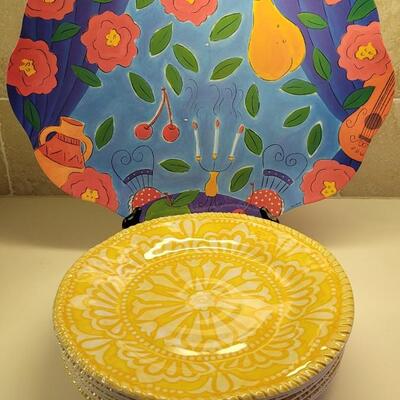 Lot 44: Plastic Dee Perry Platter and 10.5