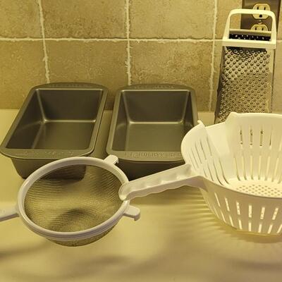 Lot 52: Mixed Kitchen Lot - Strainer, Sifter, Grater and (2) Farberware Pans