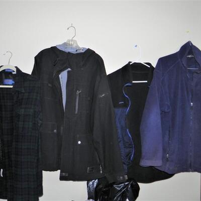 LOT 200  MENS LIGHT JACKETS