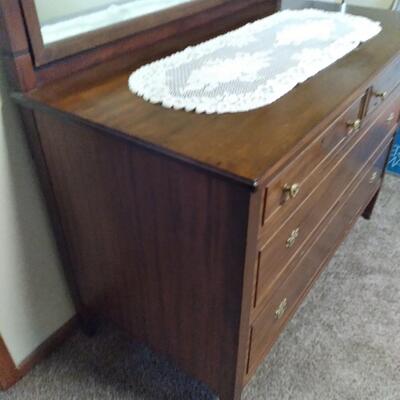 LOT 189  VINTAGE MIRRORED DRESSER