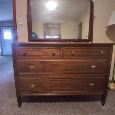 LOT 189  VINTAGE MIRRORED DRESSER
