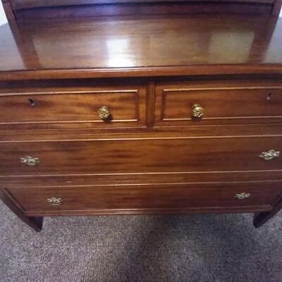 LOT 189  VINTAGE MIRRORED DRESSER