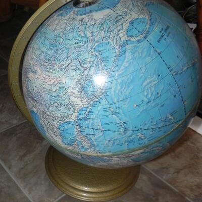 LOT 197  TAB;LE TOP WORLD GLOBE
