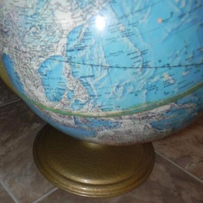 LOT 197  TAB;LE TOP WORLD GLOBE