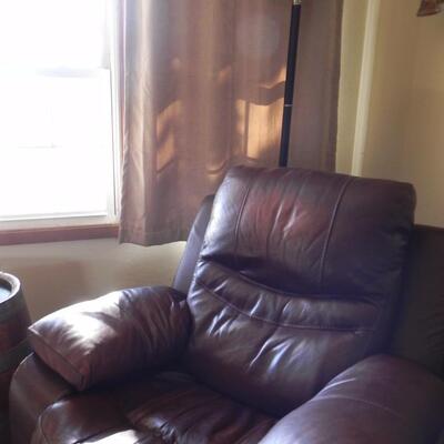 LOT 202  LEATHER RECLINER AND BLACK FLOOR LAMP