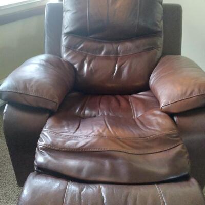 LOT 202  LEATHER RECLINER AND BLACK FLOOR LAMP