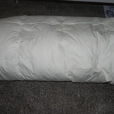 LOT 203  DOWN COMFORTER