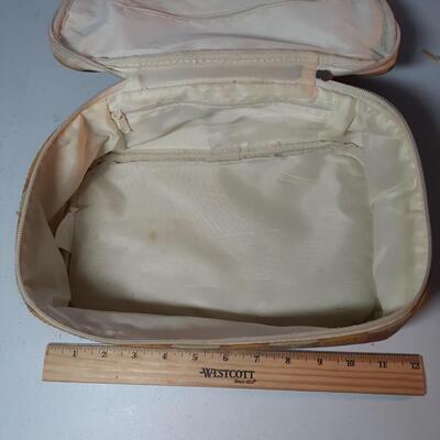 Ollie and olivia vintage makeup case